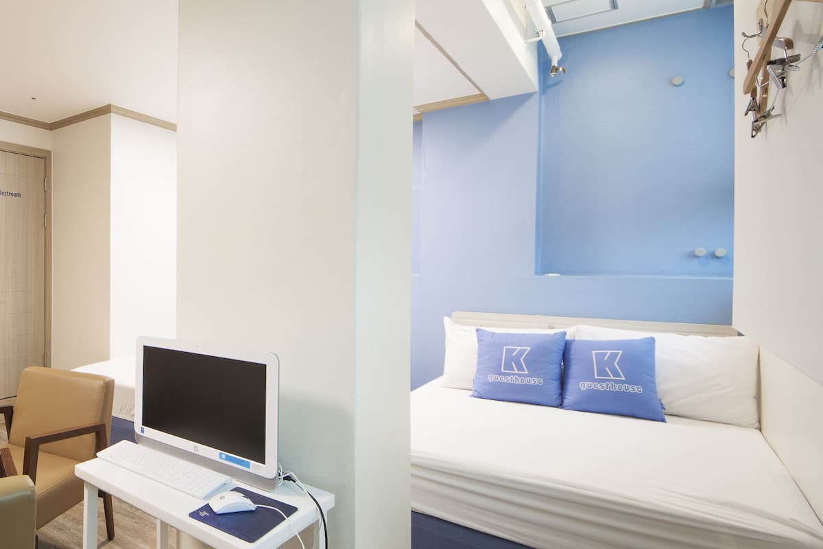 Deluxe Quadruple Room | Desk, free WiFi
