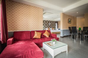 Suite A (2 Persons) | Minibar, desk, rollaway beds