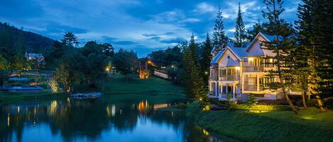 Minibar, desk, rollaway beds