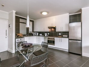 Apartment, 1 Double Bed | In-room dining