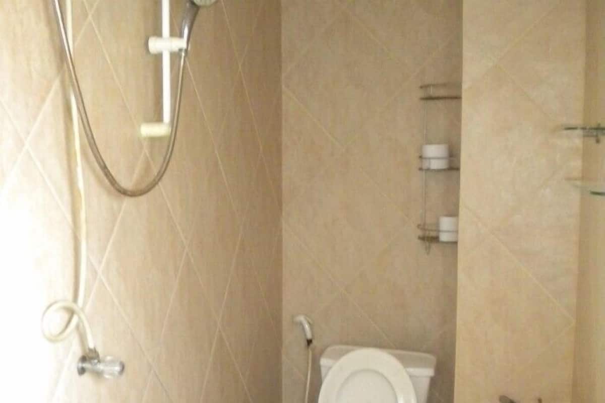 Een douche, handdoeken