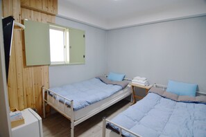 Individually decorated, individually furnished, soundproofing, free WiFi - INSADONG hostel (Seoul)