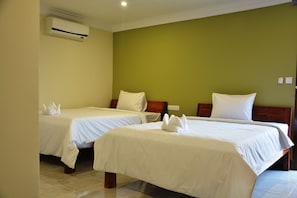 Superior Twin Room, 2 Bedrooms, City View | Desk, free WiFi