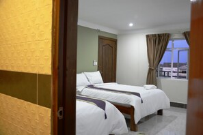 Superior Twin Room, 2 Bedrooms, City View | Meja, Wi-fi percuma 