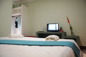 xxxStandard Double Room, City View | Desk, free WiFi - Neakru Guesthouse and Restaurant (Kampot)