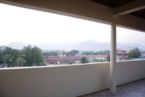 Mountain view - Neakru Guesthouse and Restaurant (Kampot)