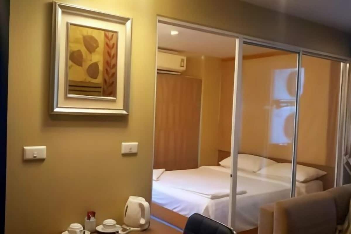 1 bedroom, soundproofing, free WiFi, bed sheets