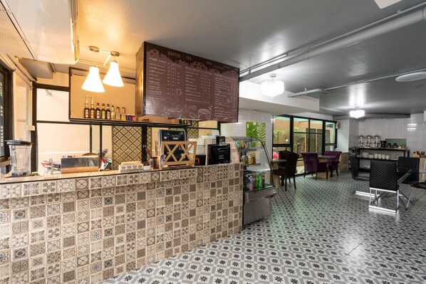 Daily buffet breakfast (THB 180 per person)