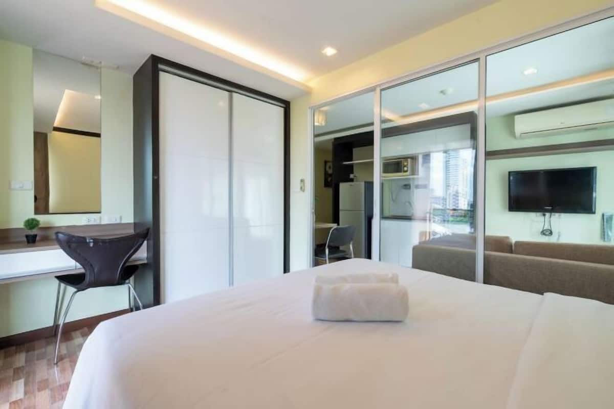 1 bedroom, soundproofing, free WiFi, bed sheets