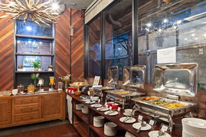 Desayuno buffet todos los días (con cargo)