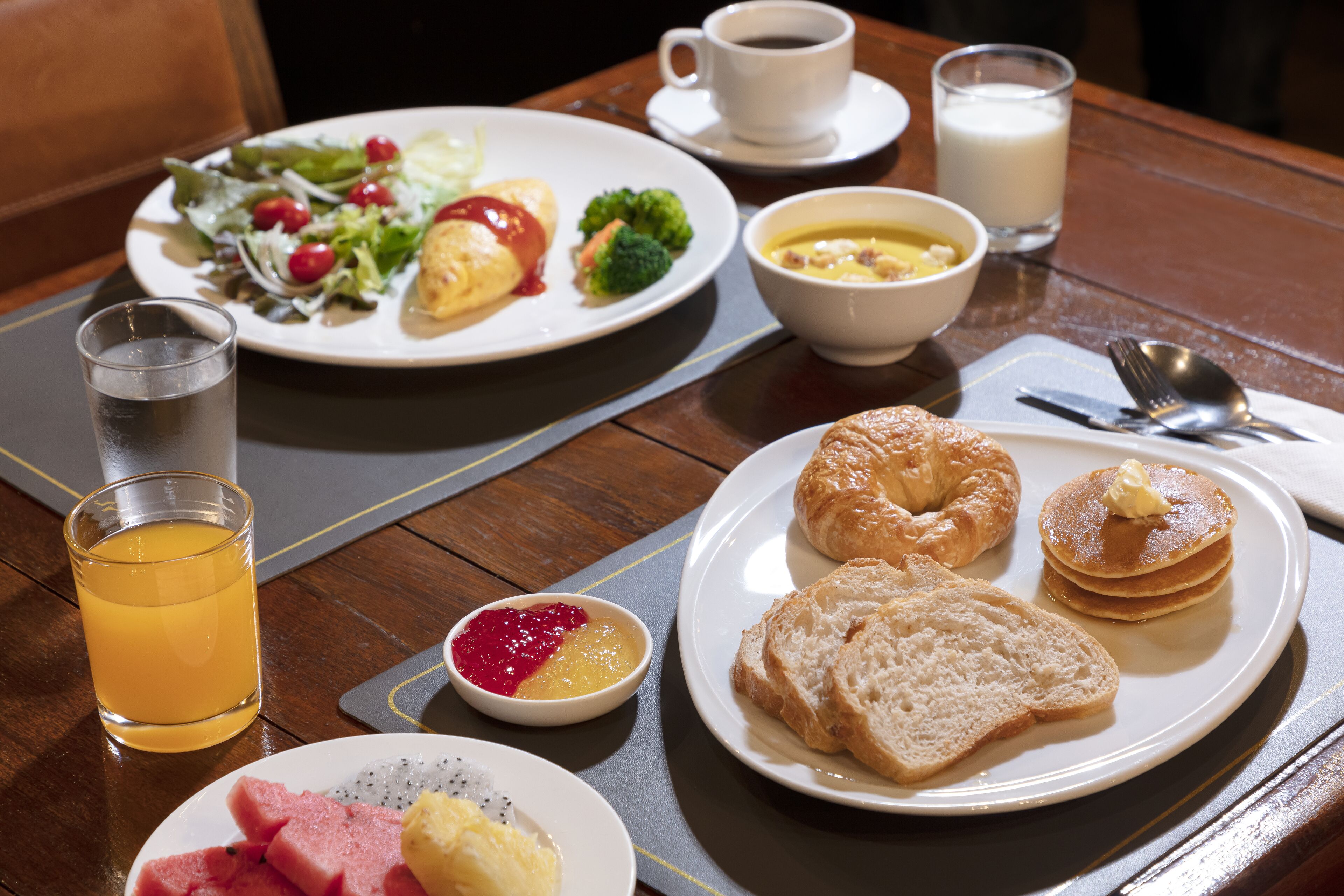 Daily buffet breakfast for a fee