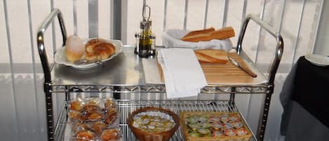 Colazione continentale, servita tutte le mattine (8.80 EUR a persona)
