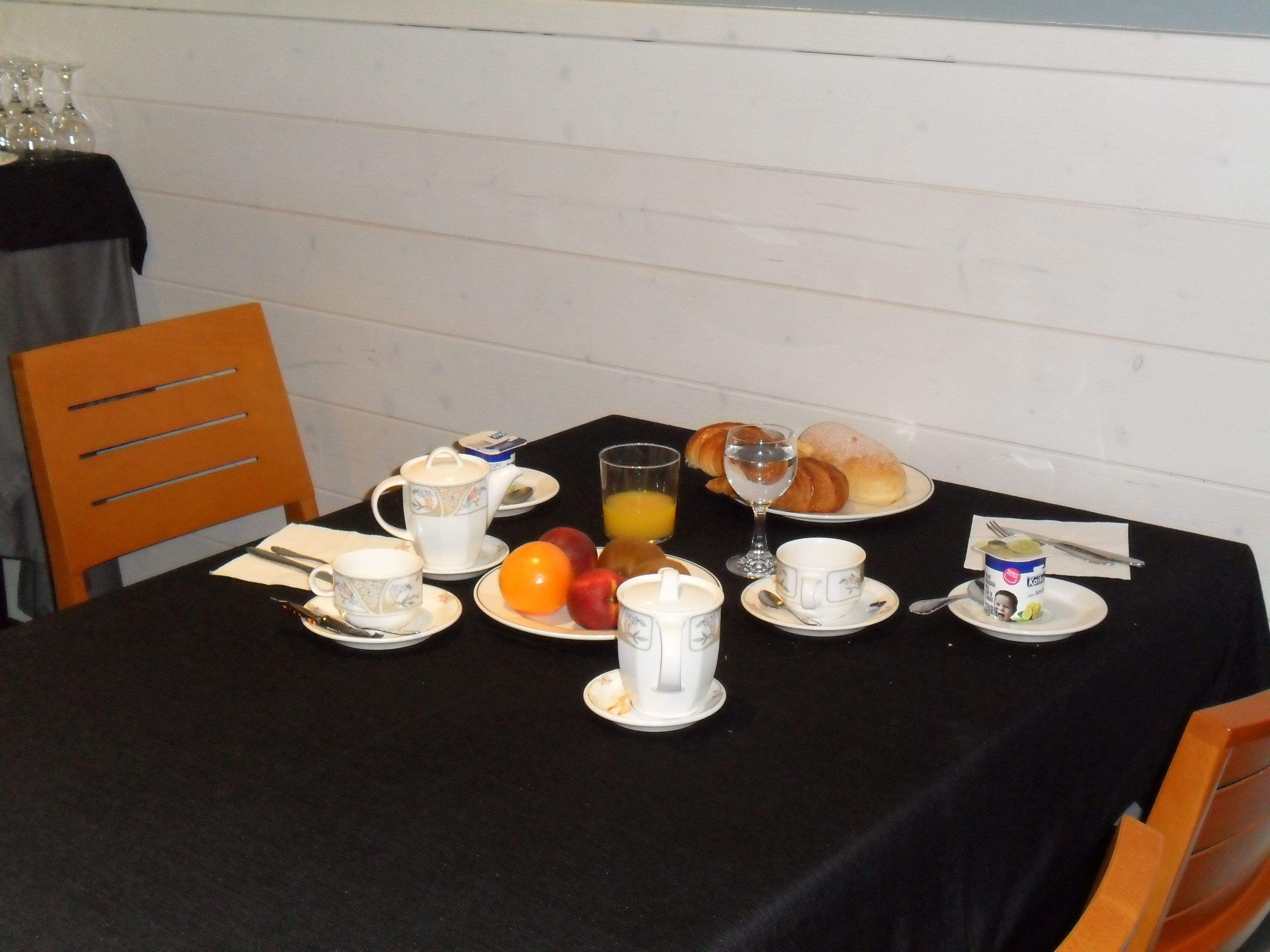 daily continental breakfast (eur 8.80 per person)
