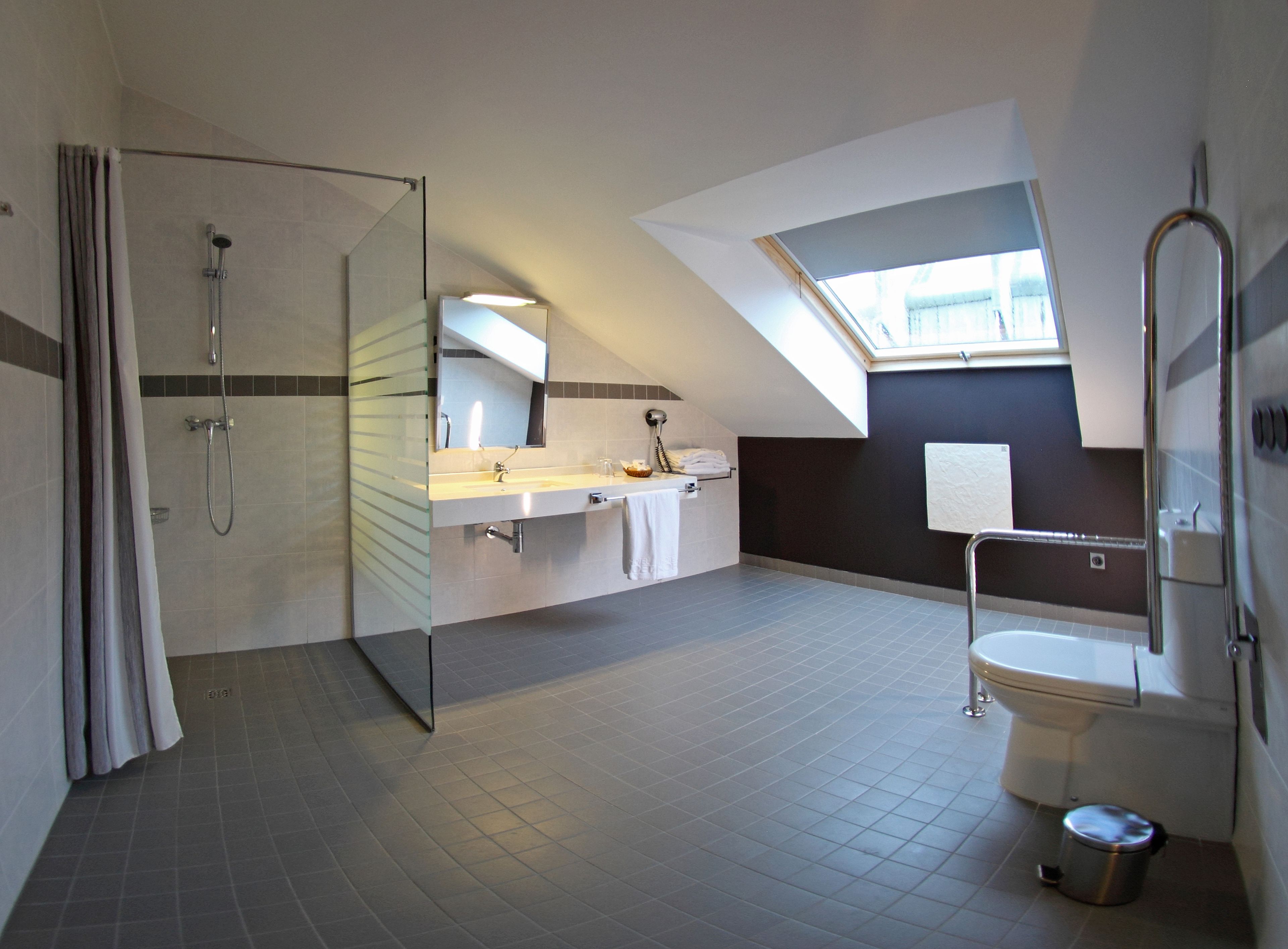 double or twin room | bathroom | free toiletries, hair dryer, bidet, towels