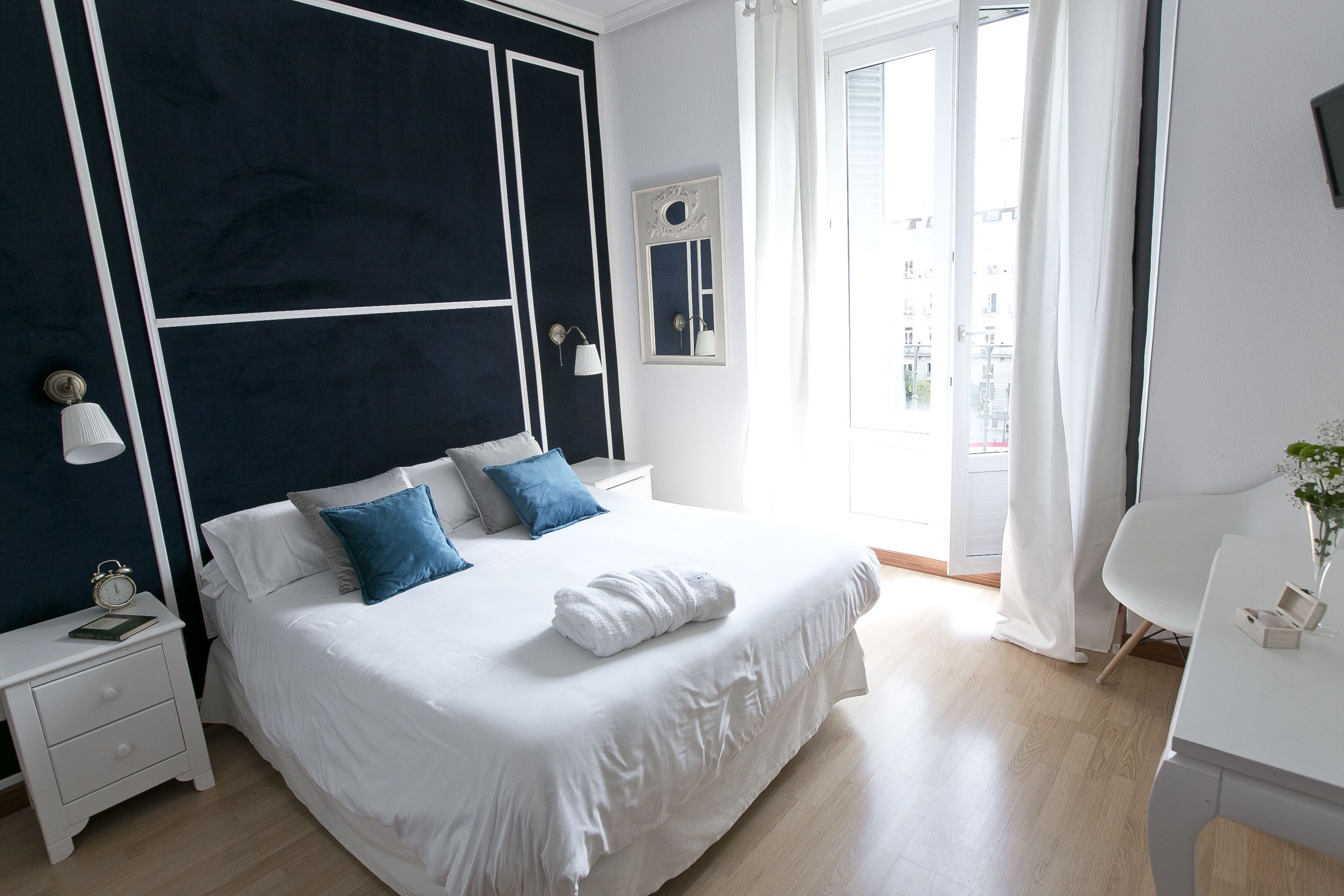 Superior-Doppelzimmer | Zimmersafe, individuell dekoriert, Verdunkelungsvorhänge