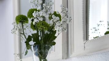 Desayuno buffet diario (EUR 12 por persona)