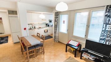 Huoneisto, 1 makuuhuone, sauna | Olohuone | Taulutelevisio