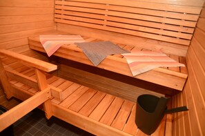 Desk, soundproofing, iron/ironing board, free WiFi