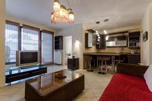 Leilighet, 1 soverom | Oppholdsområde | TV