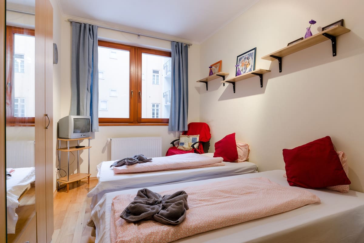 Economy studio, 2 eenpersoonsbedden | Een strijkplank/strijkijzer, gratis wifi