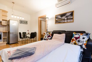 One Bedroom Apartment - Zichy street 11. | Strykejern/-brett og wi-fi (inkludert)