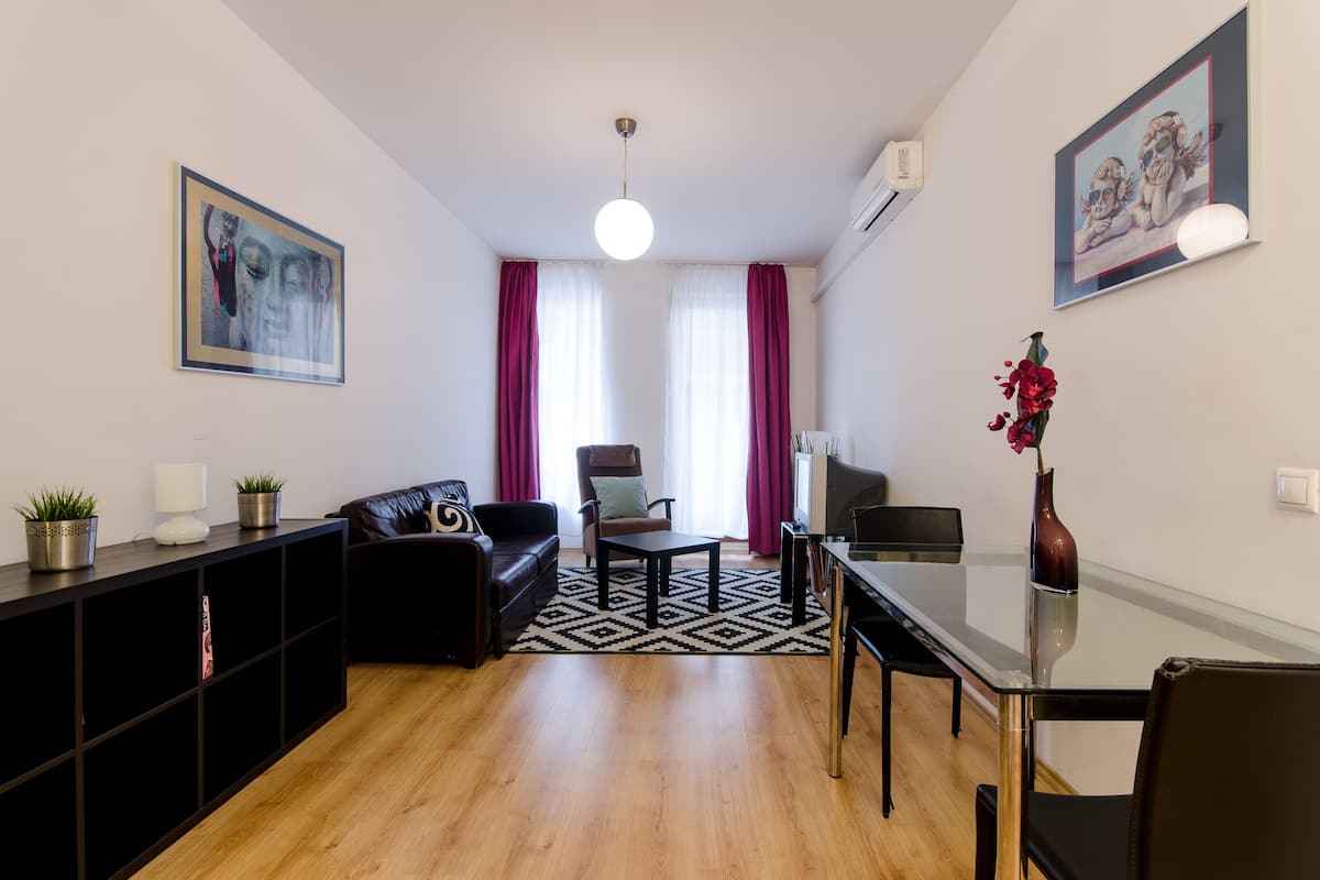 Studio | Woonkamer | Een televisie
