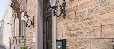 Coffres-forts dans les chambres, ameublement personnalisé, bureau