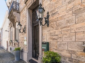 Coffres-forts dans les chambres, ameublement personnalisé, bureau