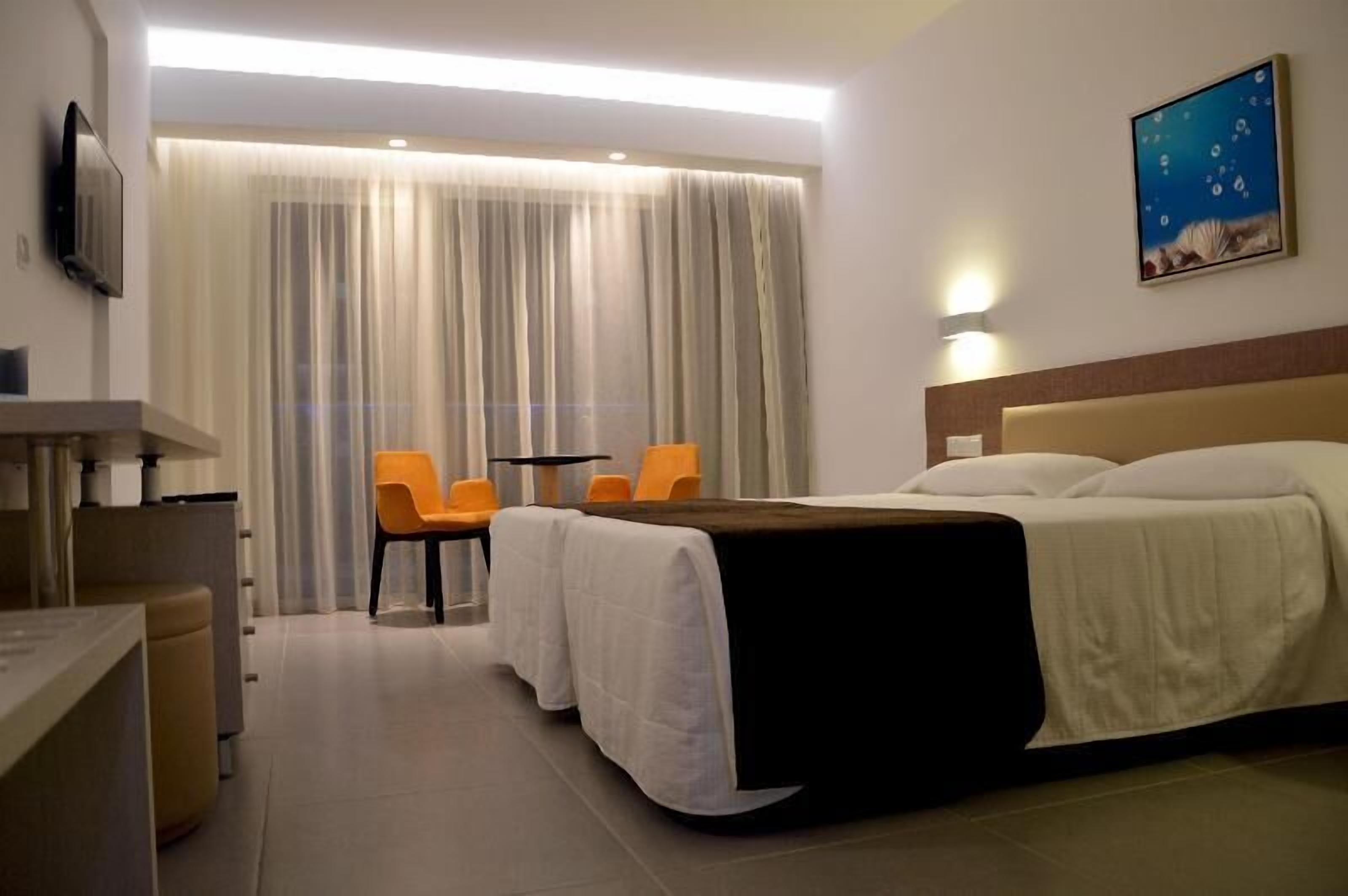 Minibar, coffres-forts dans les chambres, bureau, chambres insonorisées