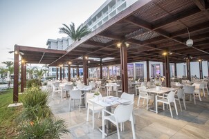 2 restoran, kahvaltı, öğle yemeği sunulur, uluslar arası mutfak 