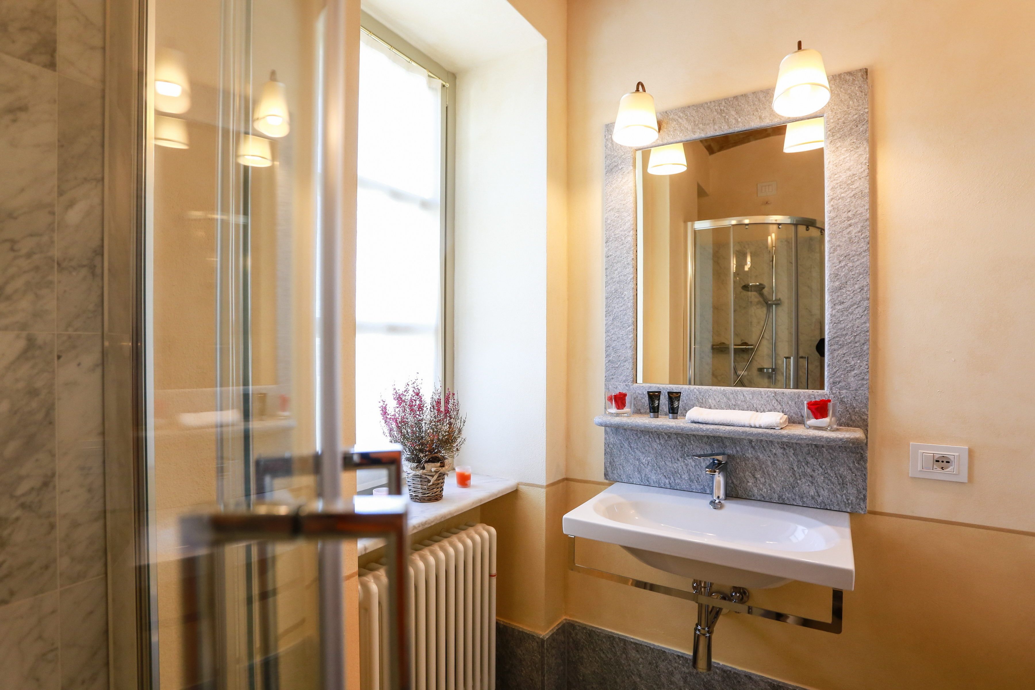 single room | bathroom | shower, free toiletries, hair dryer, bidet