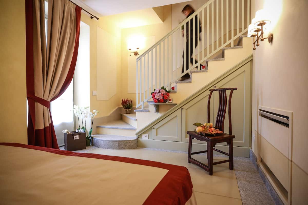 double room | premium bedding, minibar, in-room safe, desk