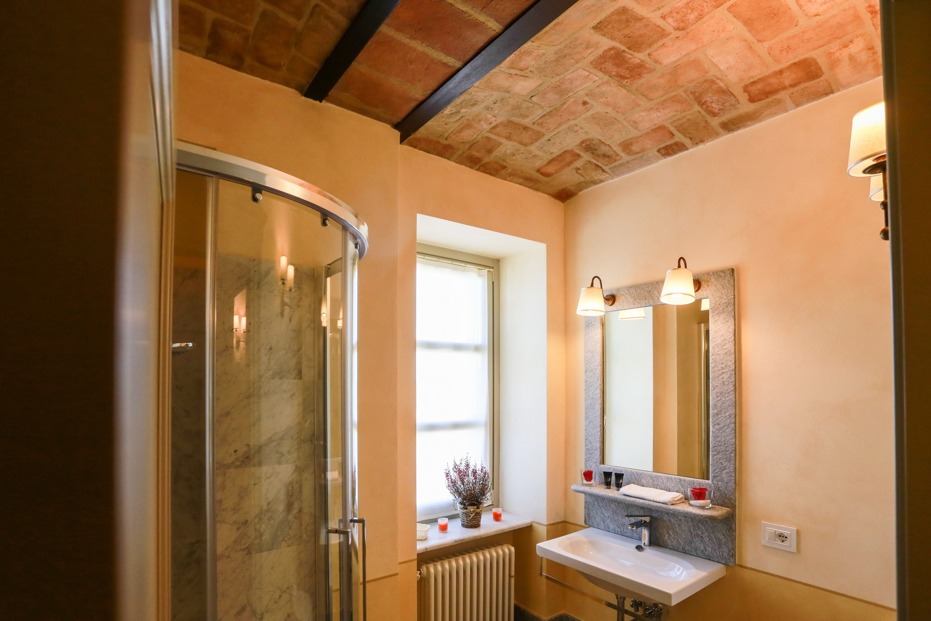 single room | bathroom | shower, free toiletries, hair dryer, bidet