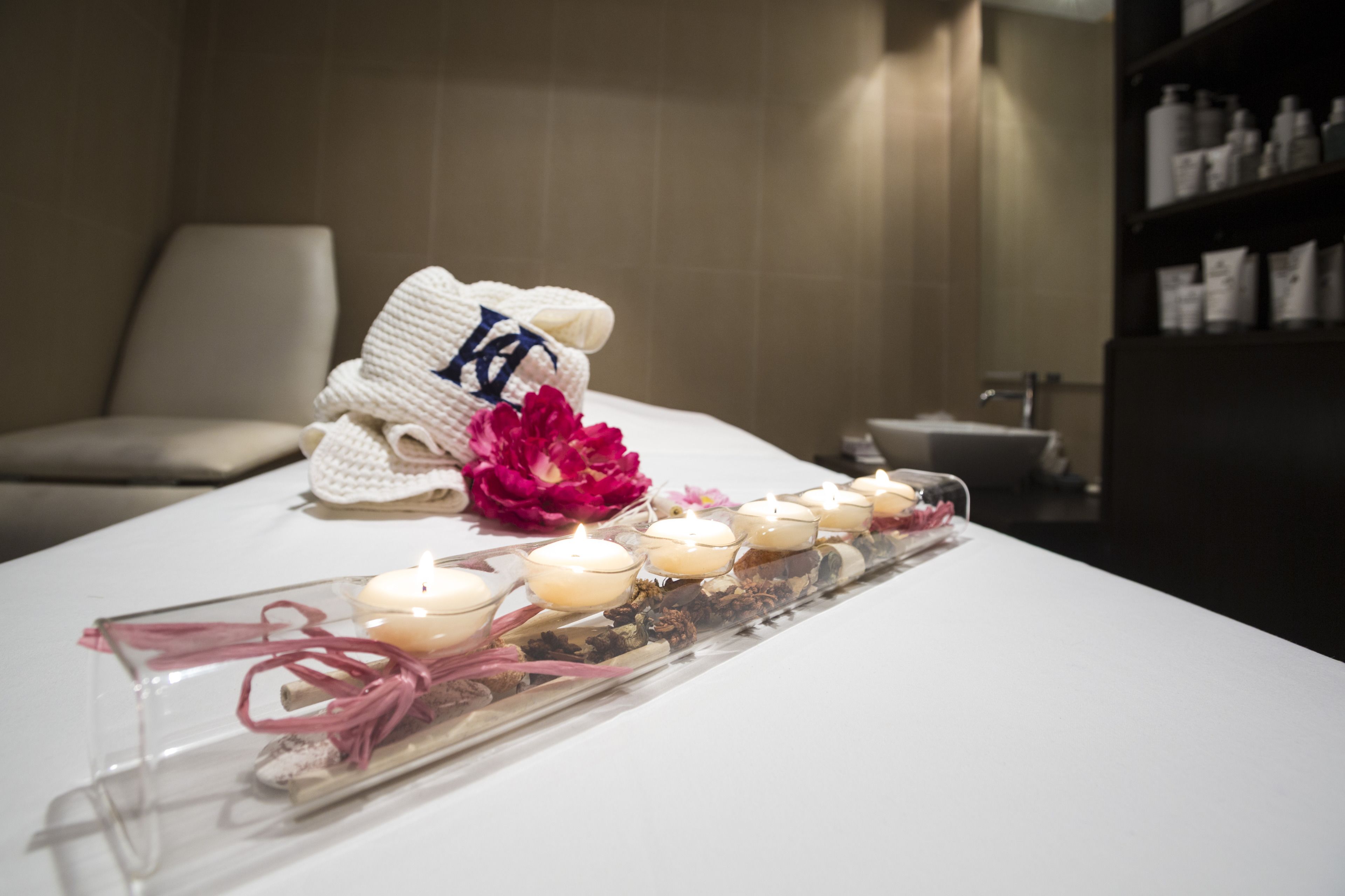 couples treatment room(s), body treatments, body scrubs, facials