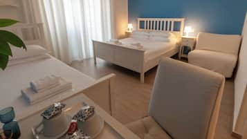 Quadruple Room | Premium bedding, desk, iron/ironing board, free WiFi