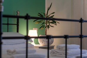 Double Room | Premium bedding, desk, iron/ironing board, free WiFi - Magna Cura Guest House (Rome)