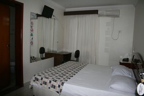 Habitación doble | Sábanas de algodón egipcio, minibar, escritorio y wifi gratis 