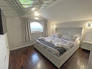 Superior Villa, 3 Bedrooms, Ensuite, City View | Premium bedding, down comforters, individually decorated - B&B Macerata (Macerata)