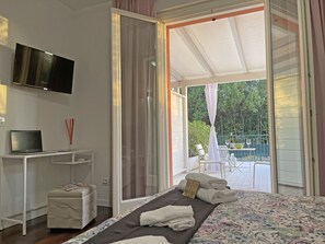 Villa superior, 3 habitaciones, baño privado, vistas a la ciudad | Ropa de cama de alta calidad, edredones de plumas, decoración individual