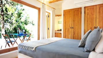 Habitación doble Deluxe, 1 cama King size | Ropa de cama de alta calidad y caja de seguridad en la habitación