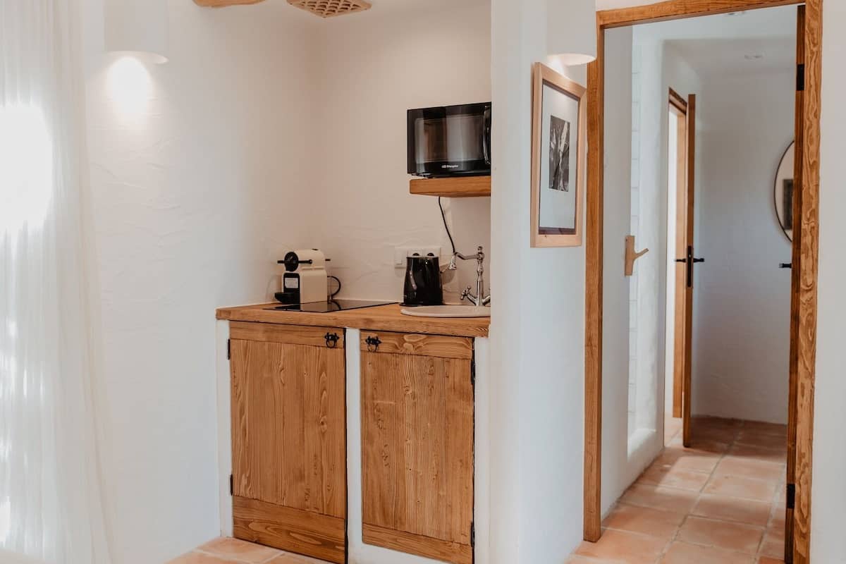 garden suite | private kitchenette | fridge, espresso maker, coffee/tea maker, electric kettle