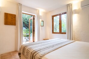 Premium bedding, in-room safe, laptop workspace, blackout curtains - Can Vistabella Boutique Resort (Sant Antoni de Portmany)