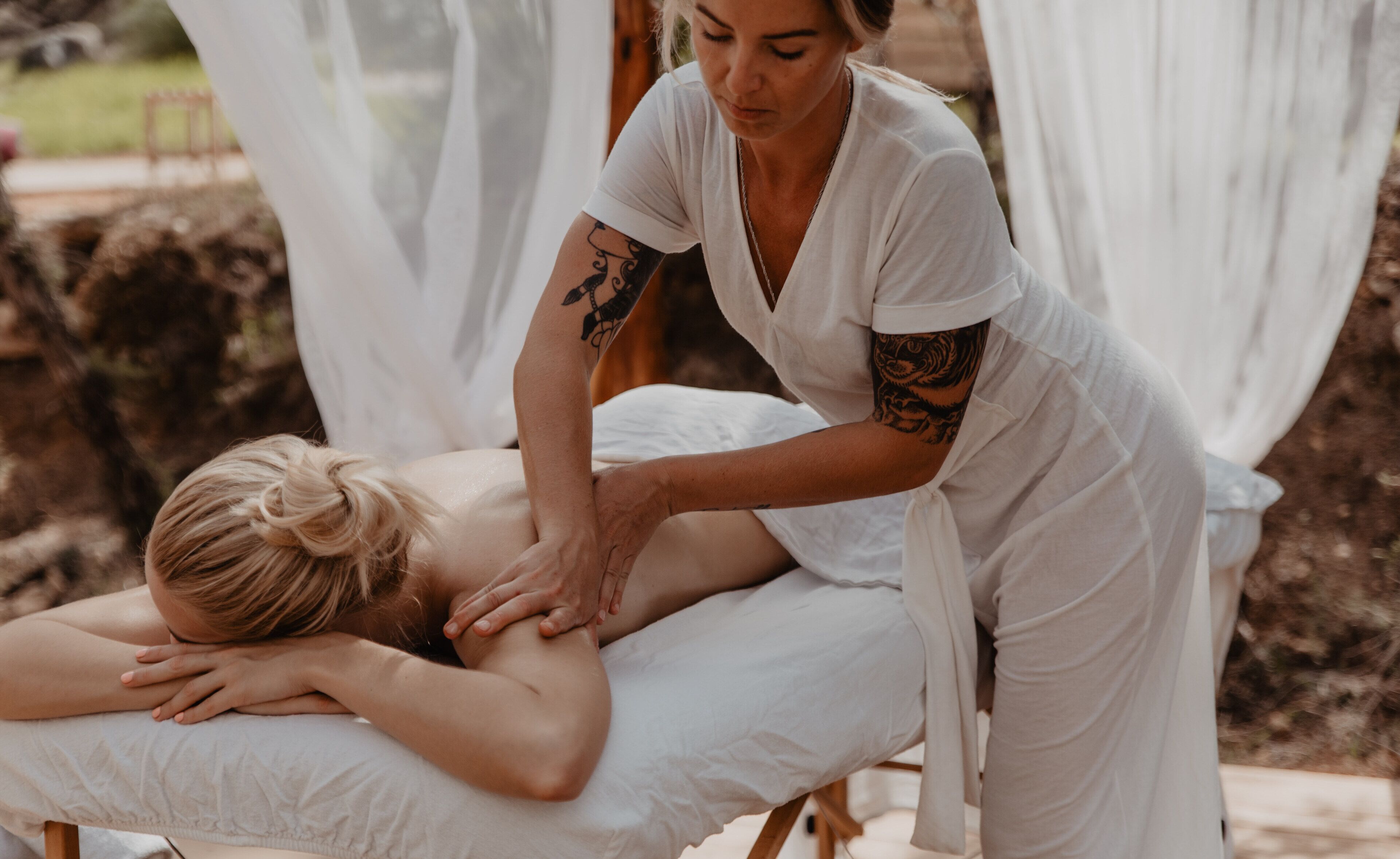 couples treatment room(s), body treatments, deep-tissue massages