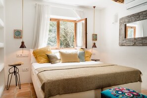 Premium bedding, in-room safe, laptop workspace, blackout curtains - Can Vistabella Boutique Resort (Sant Antoni de Portmany)