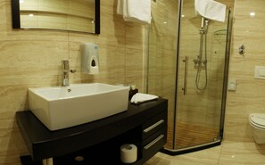 Shower, hair dryer, slippers, towels - Hotel Smokva (Pag)