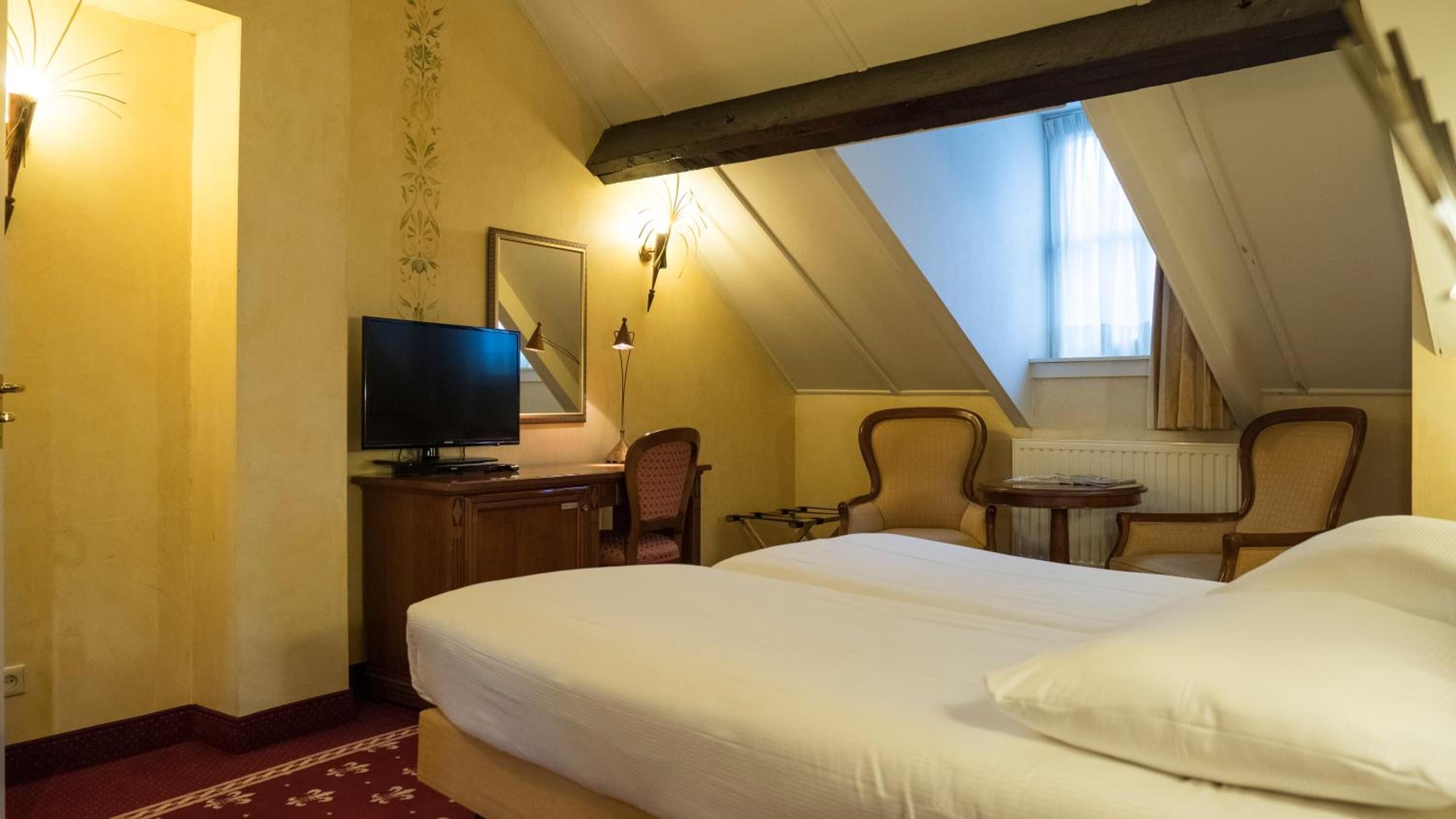 minibar, in-room safe, desk, free wifi