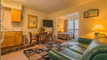 Deluxe Apartment, 2 Bedrooms, City View | Living area