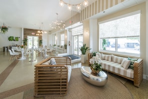 Interior entrance - President Hotel Villa (Miami Beach)