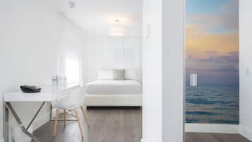 Quarto luxo, 1 cama King | Cofres nos quartos, escrivaninha, espaço de trabalho para notebook