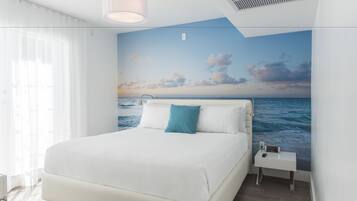 Loftsleilighet, 1 kingsize-seng, terrasse | Safe på rommet, skrivebord og skrivebord for bærbar PC